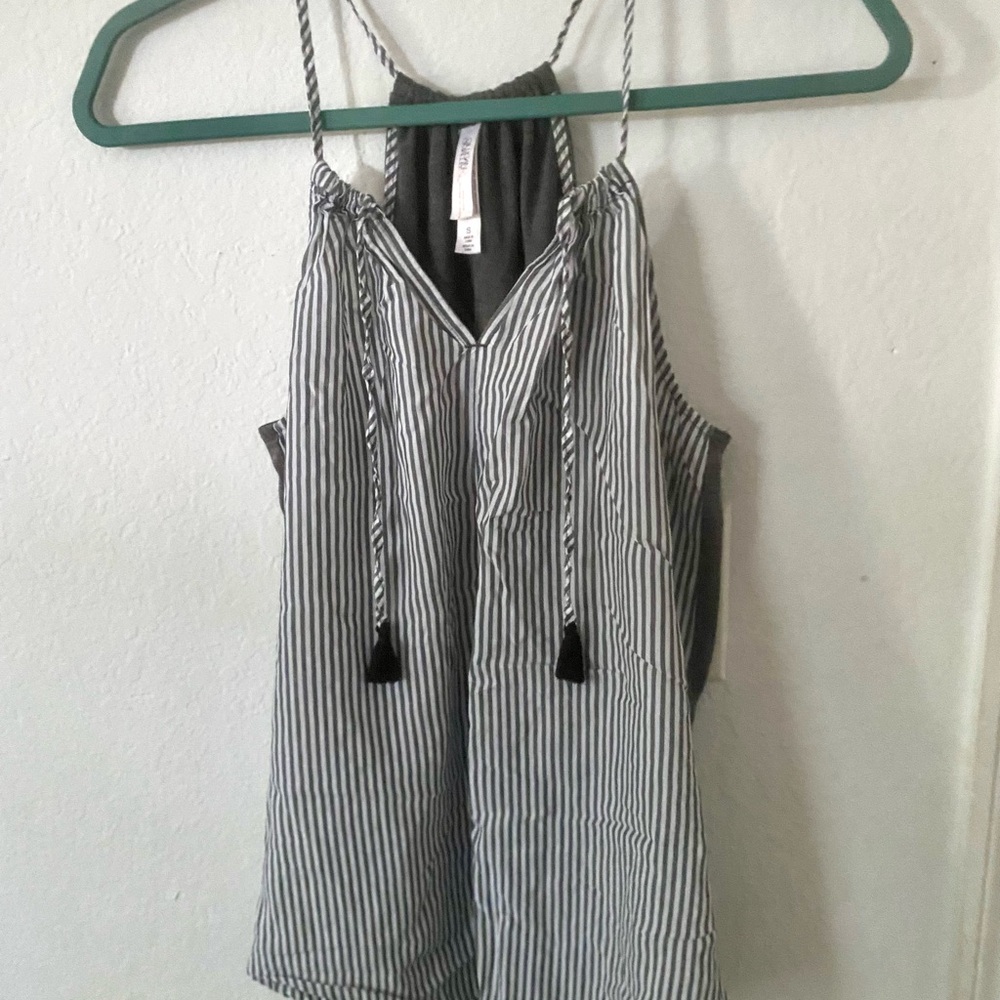 Gilligan & O'Malley Black and White Camisole Tie Front Backless